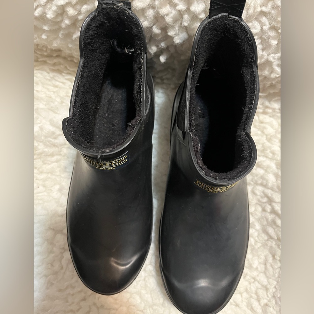 Pendleton Faux Fur Lined Chelsea Rain Boots, size 9 - Picture 7 of 10